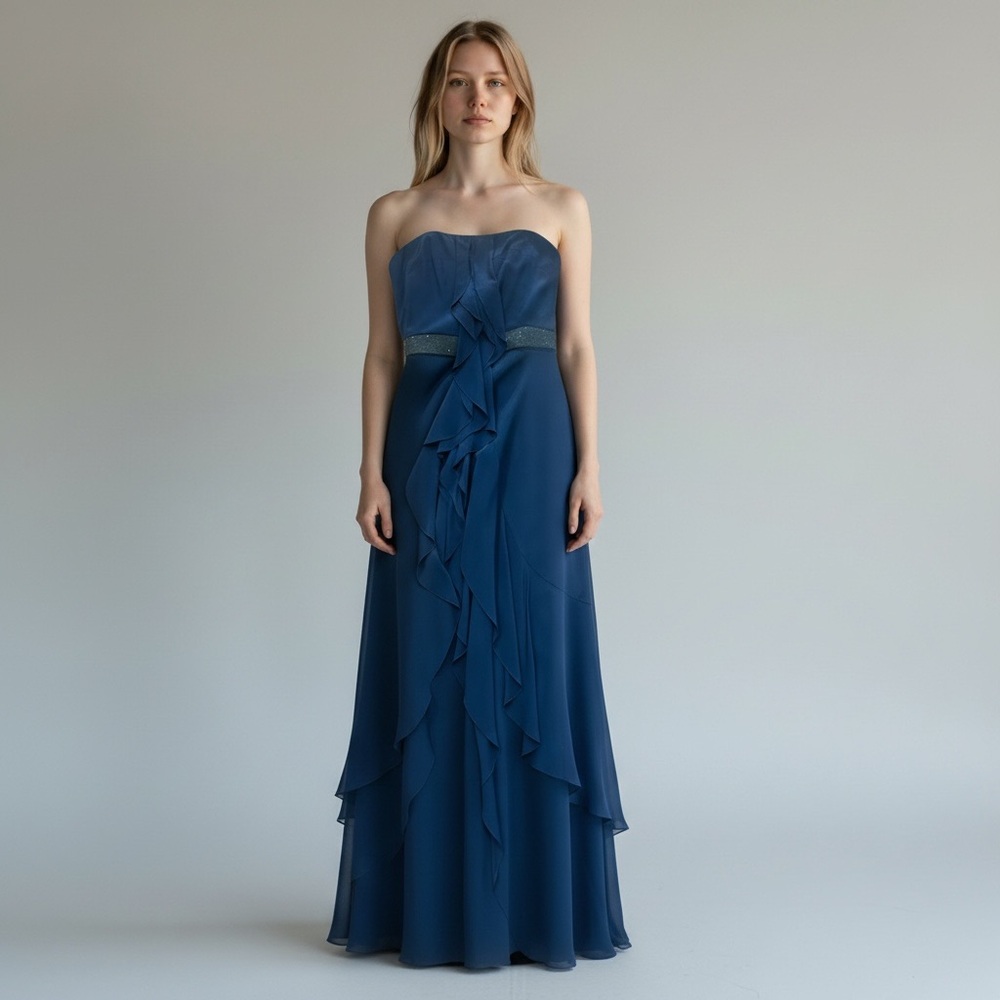 ✨ Carmen Marc Valvo Navy Strapless Gown – Timeless Red Carpet Elegance ✨